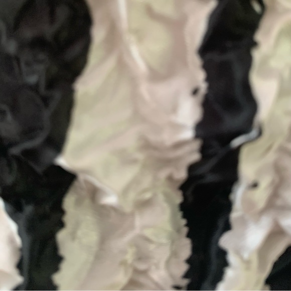 F.C Popcorn top in black, white, yellow, brown and gold. Short sleeves. - Picture 8 of 14